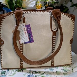💲💲 Liquidation !Elegant Cream and Brown Tote Bag 💯  Lether .